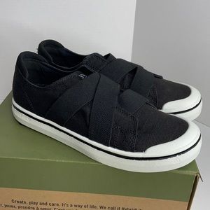Keens size 10.5 black white star slip on sneakers